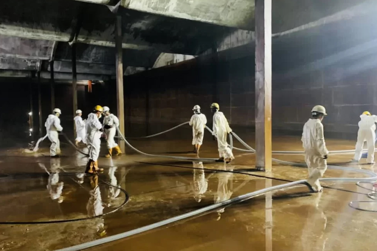 Vessel and Tank Cleaning Services - Industrial Sludge & Scale Removal